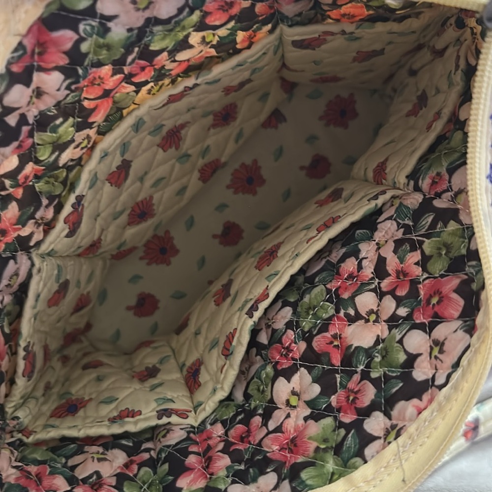 Yellow floral quilted purse - Picture 4 of 10